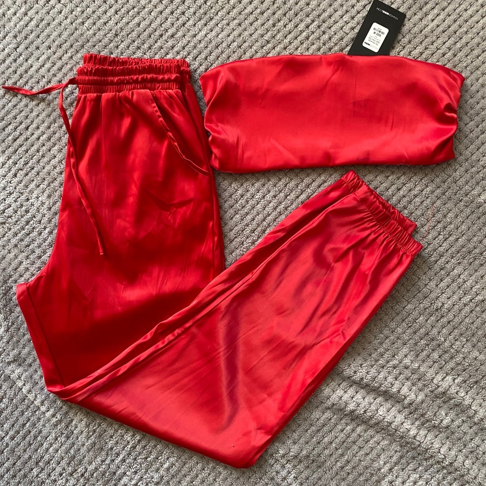 FashionNova Red Satin 2 piece Jogger Set NWT sz M